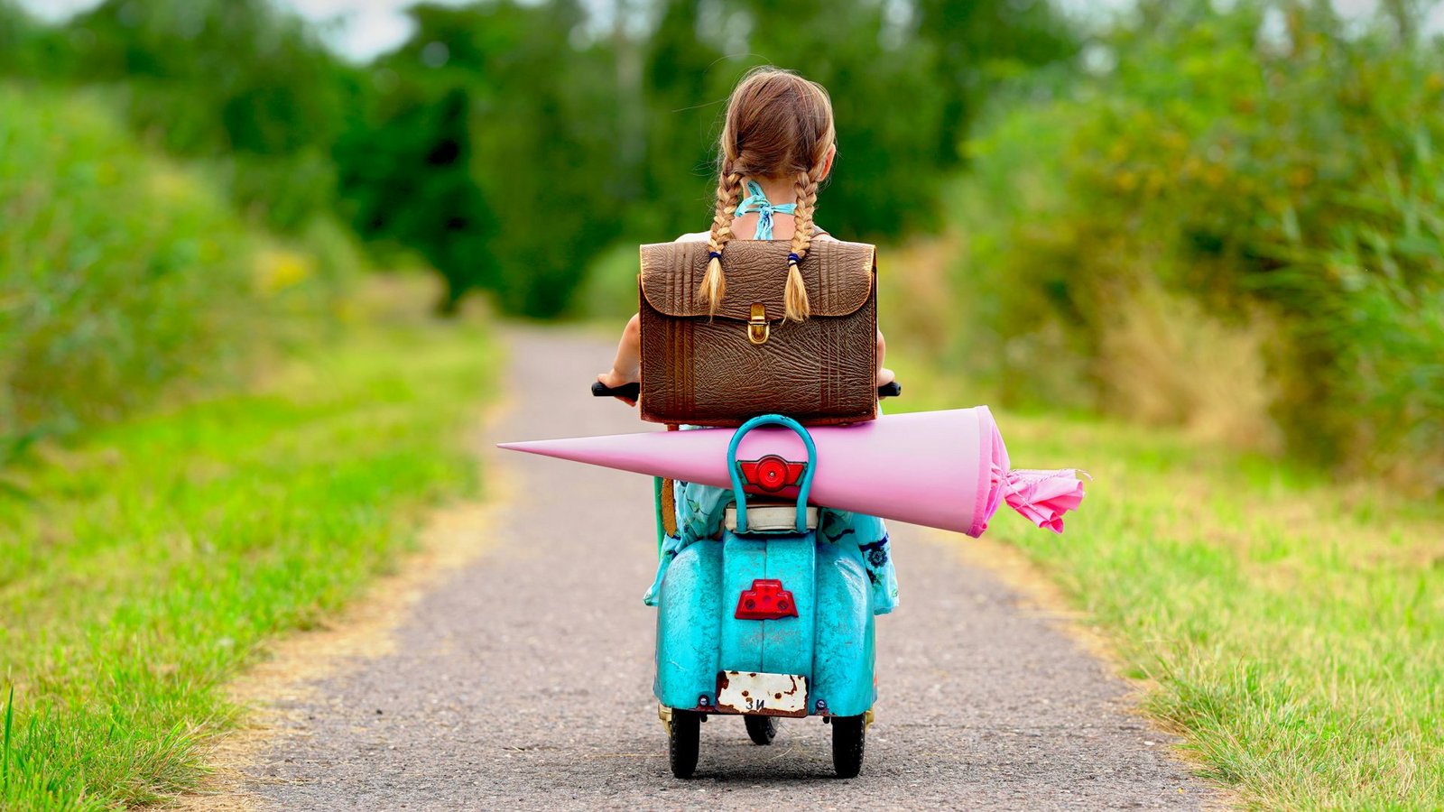 Sieht cool aus, aber entspricht nicht ganz den Empfehlungen für einen sicheren Schulweg.Foto: AdobeStock/Jenny Sturm Sieht cool aus, aber entspricht nicht ganz den Empfehlungen für einen sicheren Schulweg.Foto: AdobeStock/Jenny Sturm