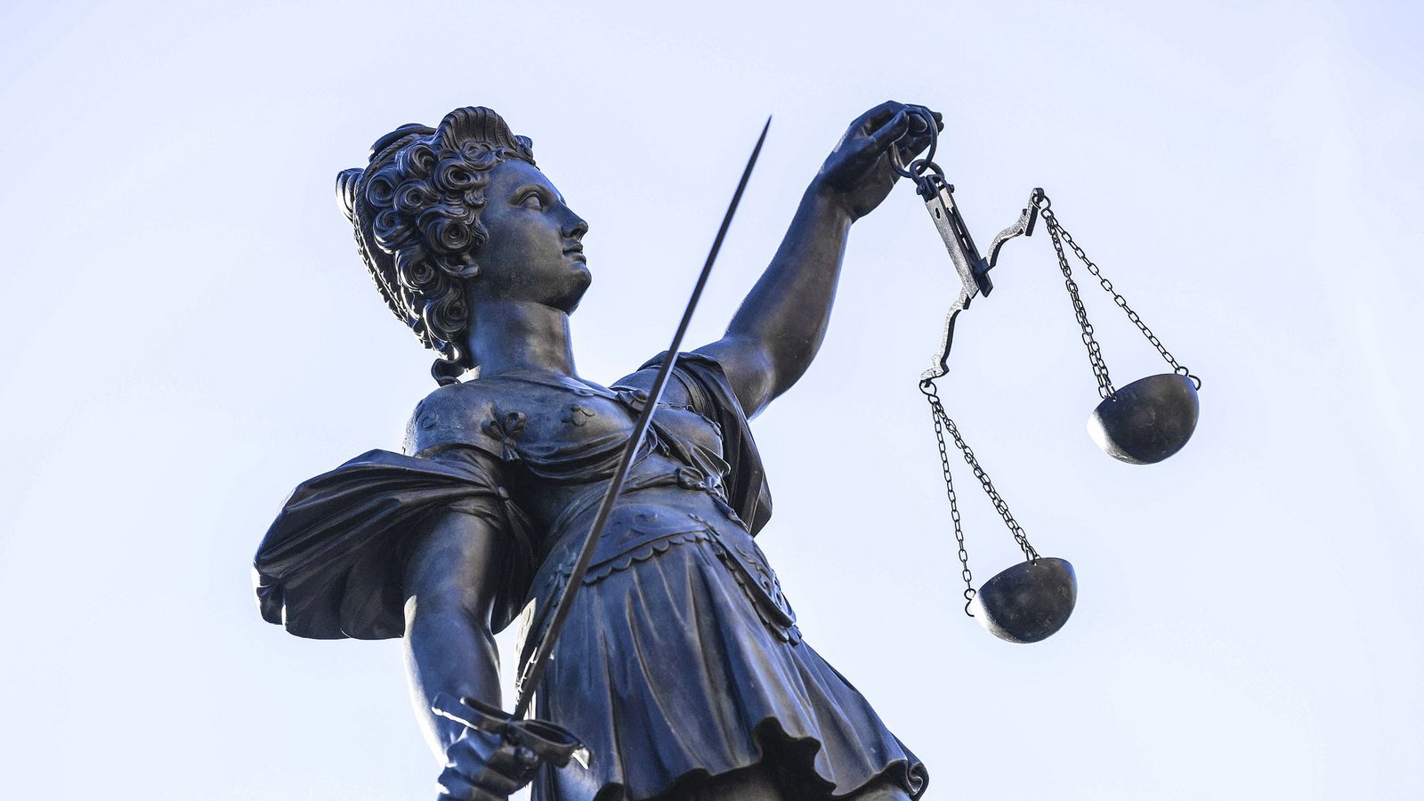 Auch im Bereich von Justitia hapert es mit der Gleichberechtigung.Foto: dpa/Arne Dedert