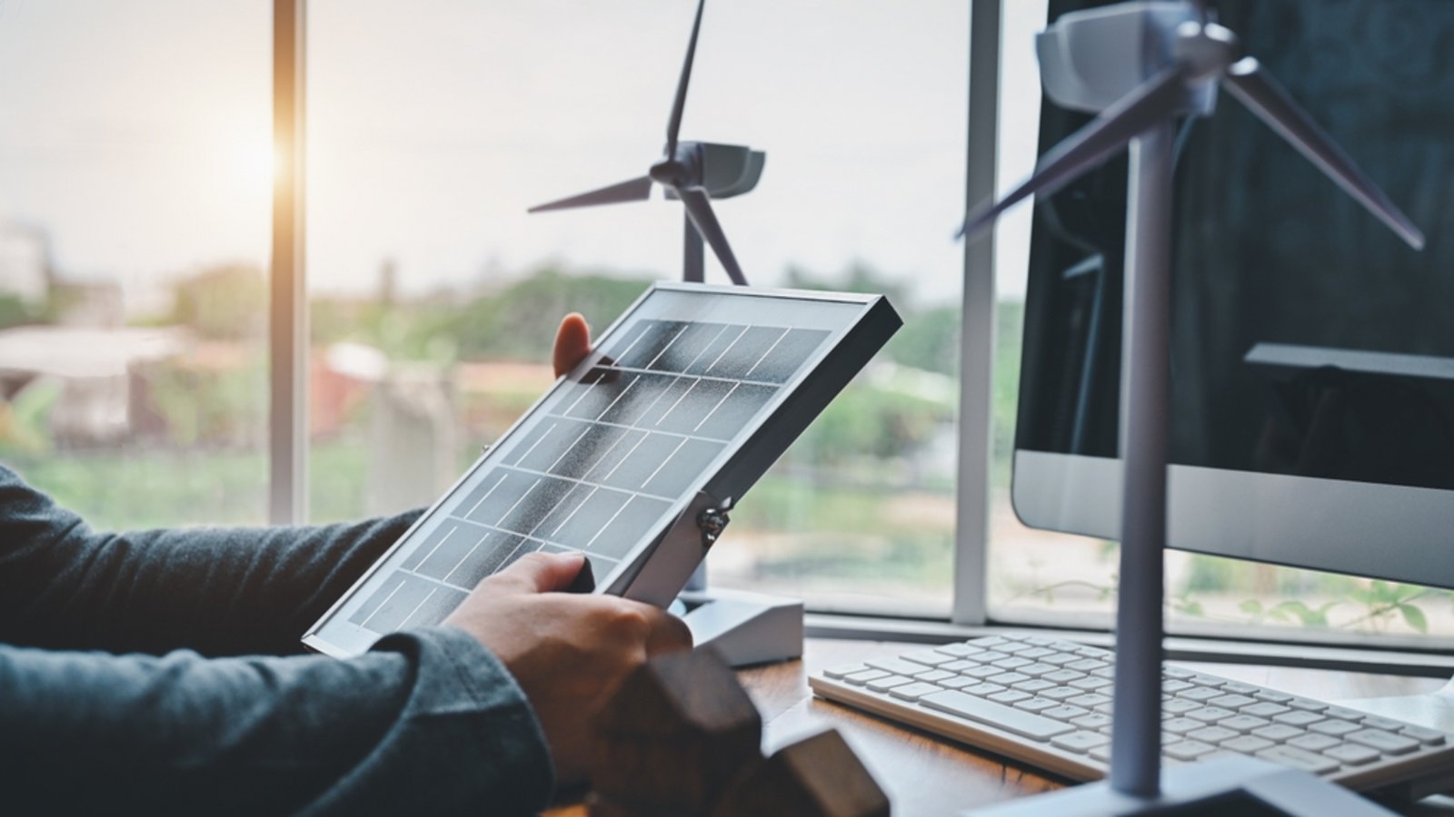 Windräder sind ein Beispiel für die Dekarbonisierung.Foto: Sorn340 Studio Images / shutterstock.com Windräder sind ein Beispiel für die Dekarbonisierung.Foto: Sorn340 Studio Images / shutterstock.com