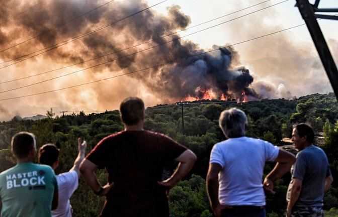 Loutraki, Griechenland, am Abend des 18. Juli 2023: Waldbrände suchen die Region heim.<span class='image-autor'>Foto: Imago/ANE Edition/Agenturfoto</span>