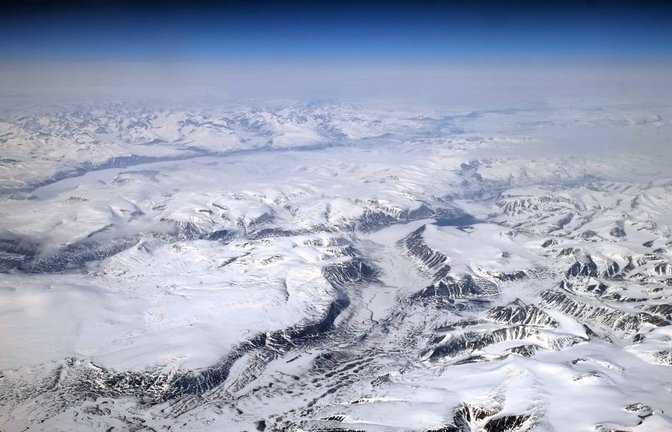 Auch in den endlosen Eis- und Schneelandschaften Grönlands leben Algen, die bestimmten Riesenviren als Nahrung dienen.<span class='image-autor'>Foto: Imago/Zoonar</span>