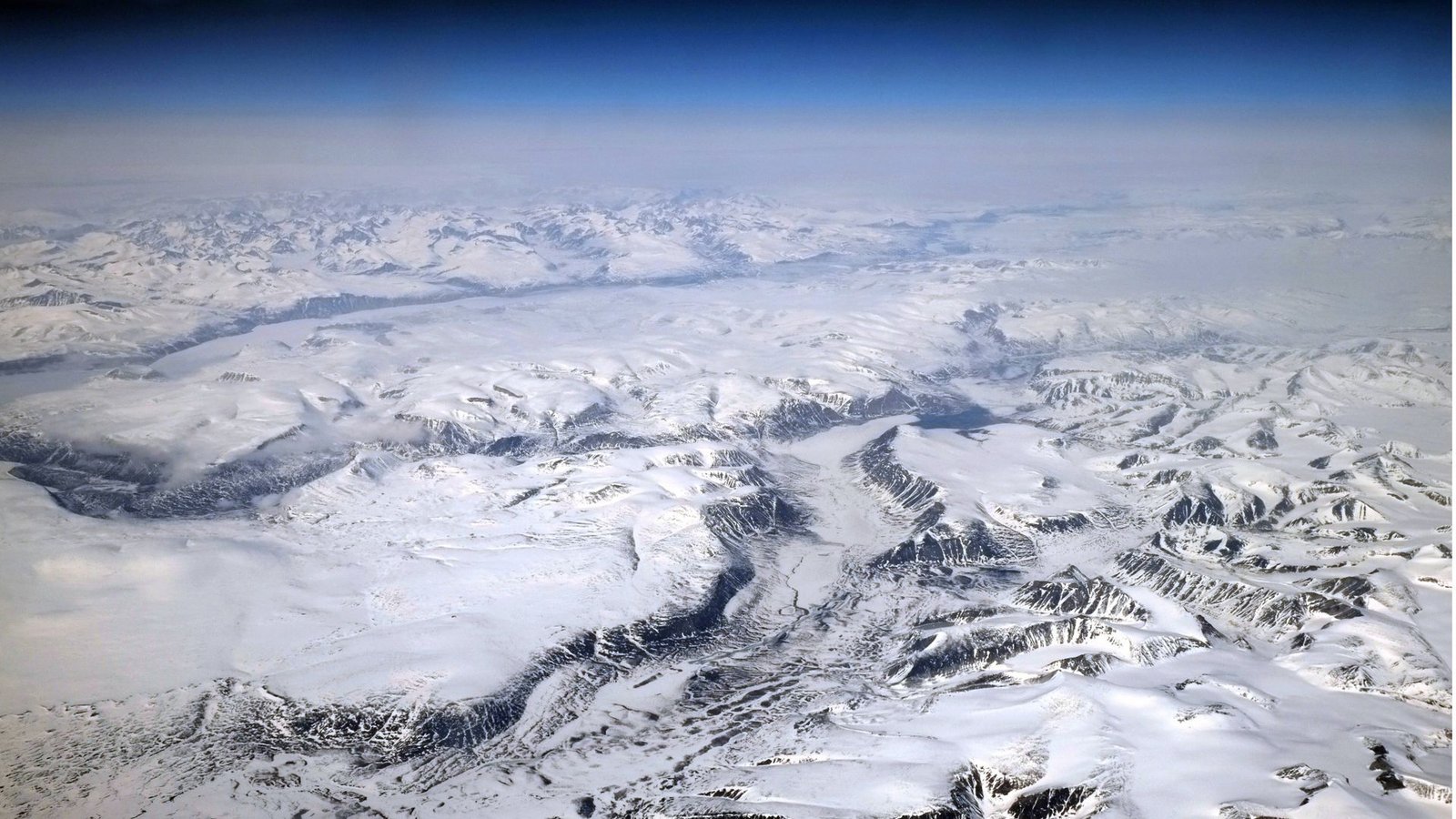 Auch in den endlosen Eis- und Schneelandschaften Grönlands leben Algen, die bestimmten Riesenviren als Nahrung dienen.Foto: Imago/Zoonar Auch in den endlosen Eis- und Schneelandschaften Grönlands leben Algen, die bestimmten Riesenviren als Nahrung dienen.Foto: Imago/Zoonar