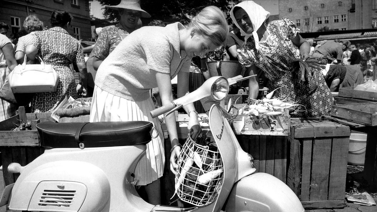 1946 wurde die Vespa zum Patent angemeldet. (Archivbild)Foto: picture alliance / dpa 1946 wurde die Vespa zum Patent angemeldet. (Archivbild)Foto: picture alliance / dpa