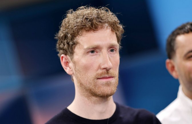 Louis Klamroth moderiert „Hart aber fair“ in der ARD.<span class='image-autor'>Foto: IMAGO/Panama Pictures/IMAGO/Christoph Hardt</span>