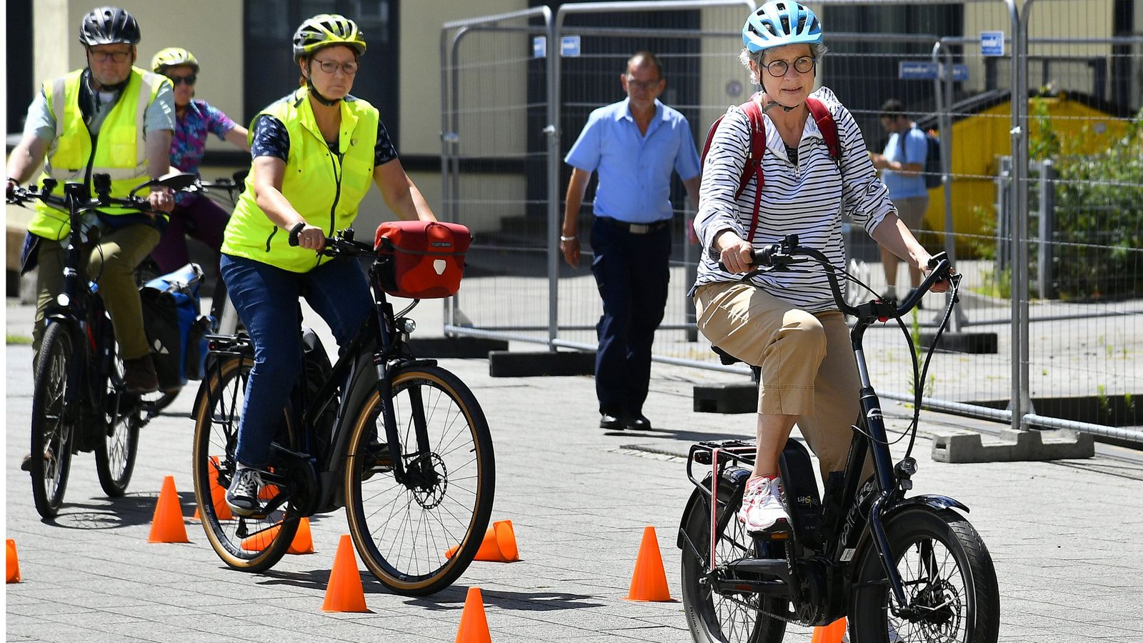 Experten raten Senioren, einen Pedelec-Kurs zu machen und zu lernen, sich selbst einzuschätzen.Foto: IMAGO/Funke Foto Services