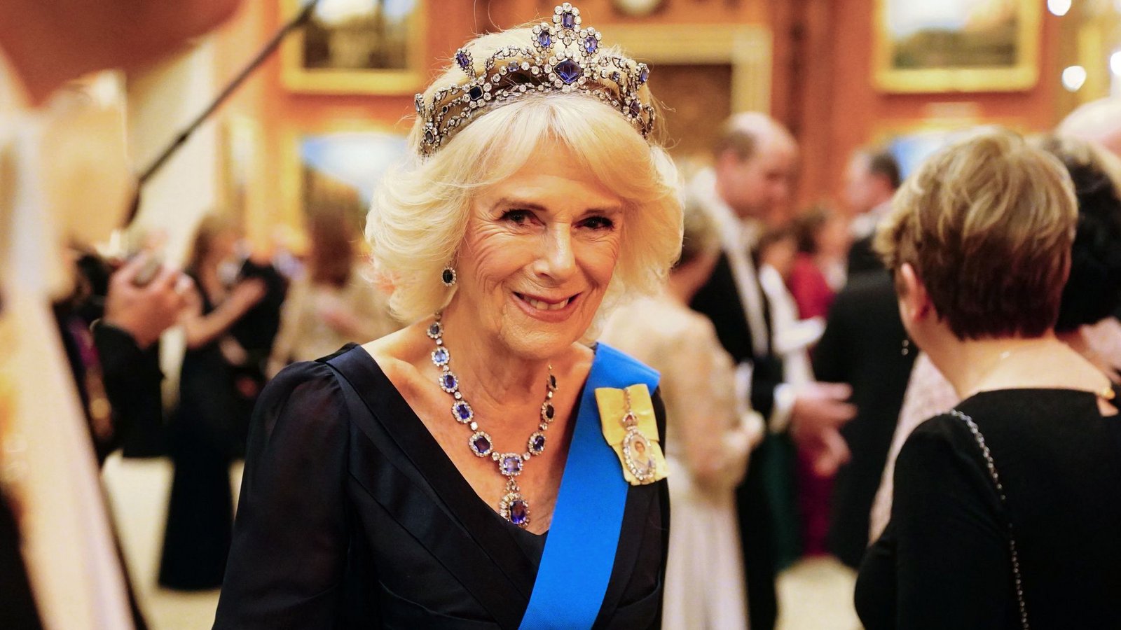 Camilla trug ein besonderes Stück aus der Schmuckschatulle der Windsors: Die „George VI Saphir“-Tiara.Foto: dpa/Victoria Jones