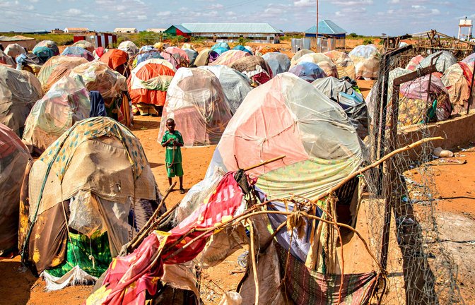Afrika verursacht nur  vier Prozent der Treibhausgase, ist von den Folgen  des Klimawandels jedoch am schlimmsten betroffen: Die Menschen leiden unter Hitze, Dürre und Hungersnöten.<span class='image-autor'>Foto: //Sally Hayden</span>