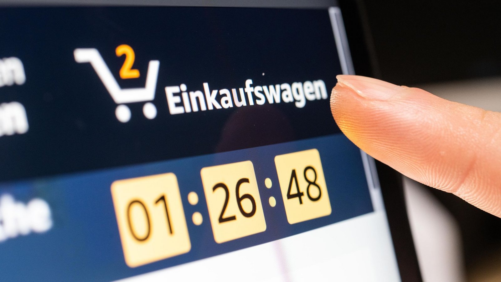 Wer im Internet Verträge abschließt, soll diese künftig einfacher wieder stornieren können.Foto: Mohssen Assanimoghaddam/dpa