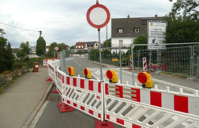 Die Plieninger sind verärgert: Wochenlang ist an der Brücke über die Mittlere Filderstraße nichts passiert. Auch die Abrissarbeiten haben noch gar nicht begonnen.<span class='image-autor'>Foto: Torsten Schöll</span>