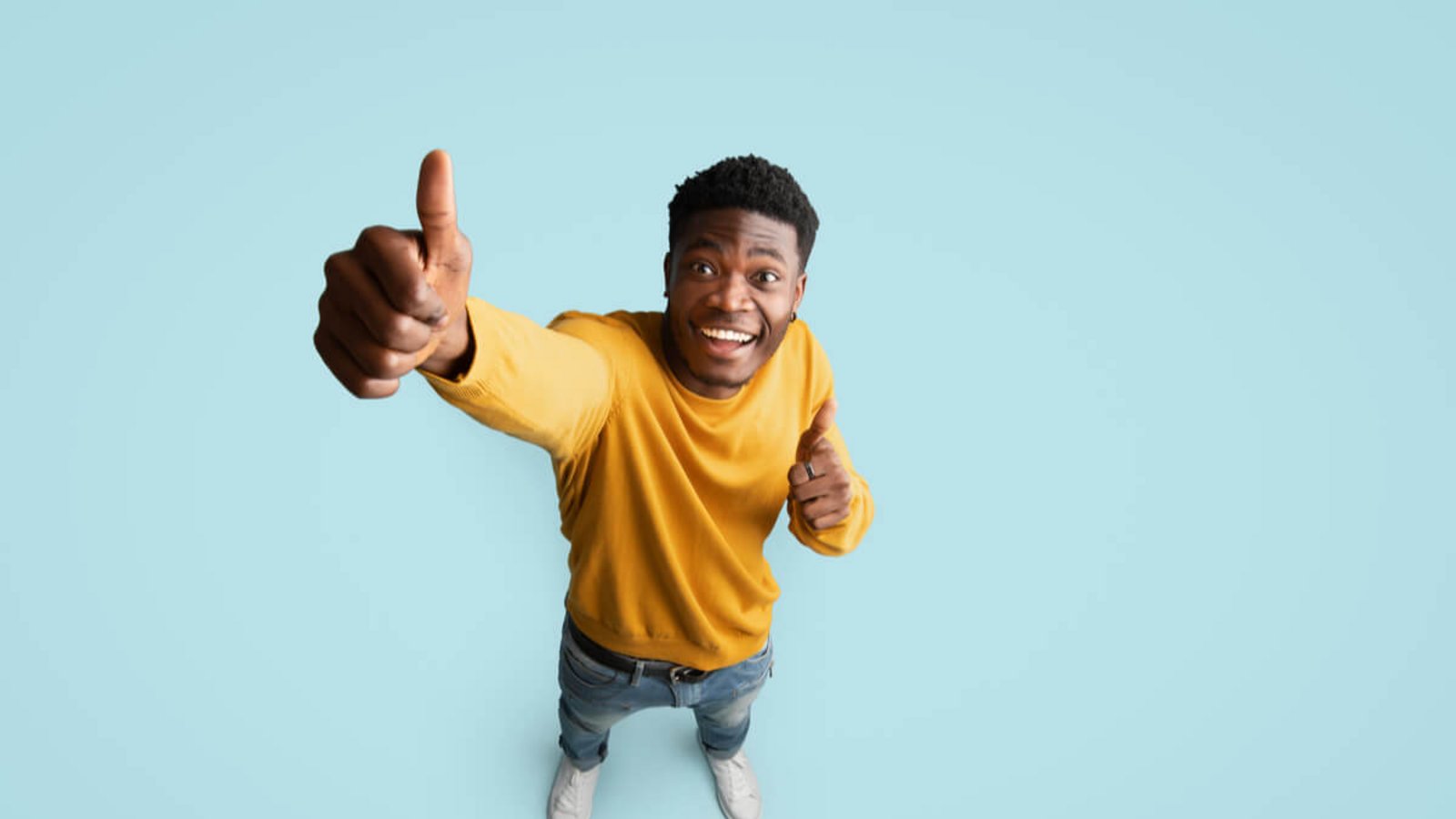 SIU ist ein beliebtes Jugendwort. Es drückt Freude über ein "cooles" Ereignis aus. Alles Wichtige zur Bedeutung, Verwendung und Herkunft.Foto: Prostock-studio / Shutterstock.com