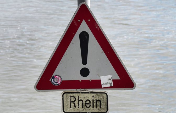 Im Rhein schwammen mehrere Säcke, in denen Teile eines getöteten Mannes steckten. (Symbolfoto)<span class='image-autor'>IMAGO/Martin Wagner</span>