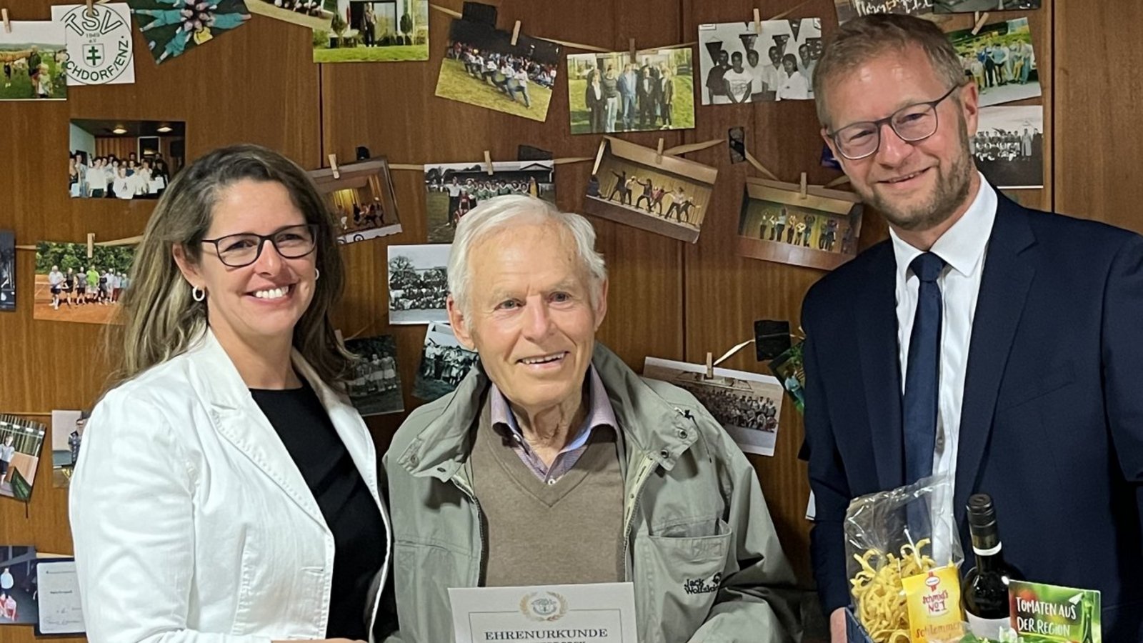 Neues Ehrenmitglied: Herbert Beck, 74 Jahre Mitgliedschaft im TSV Hochdorf. Neues Ehrenmitglied: Herbert Beck, 74 Jahre Mitgliedschaft im TSV Hochdorf.
