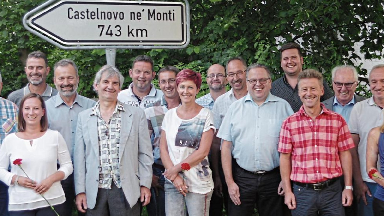 Der neue Illinger Gemeinderat (von links ): Dieter Kiesling, Klaus Kluge, Nicole Jeschek, Thomas Messcherschmidt, Jürgen Claß, Ronald Palesch, Andreas Weigel, Sascha Reich, Sandra Lehmann-Di Grigoli, Volker Schäuffele, Uwe Adam, Reimund Scheytt, Andreas Scheuermann, Ralf Speidel, Winfried Scheuermann, Ingo Weimer, Jennifer Jaillet-Steuler und Bela Hoffmann.  Fotos: Romanowski