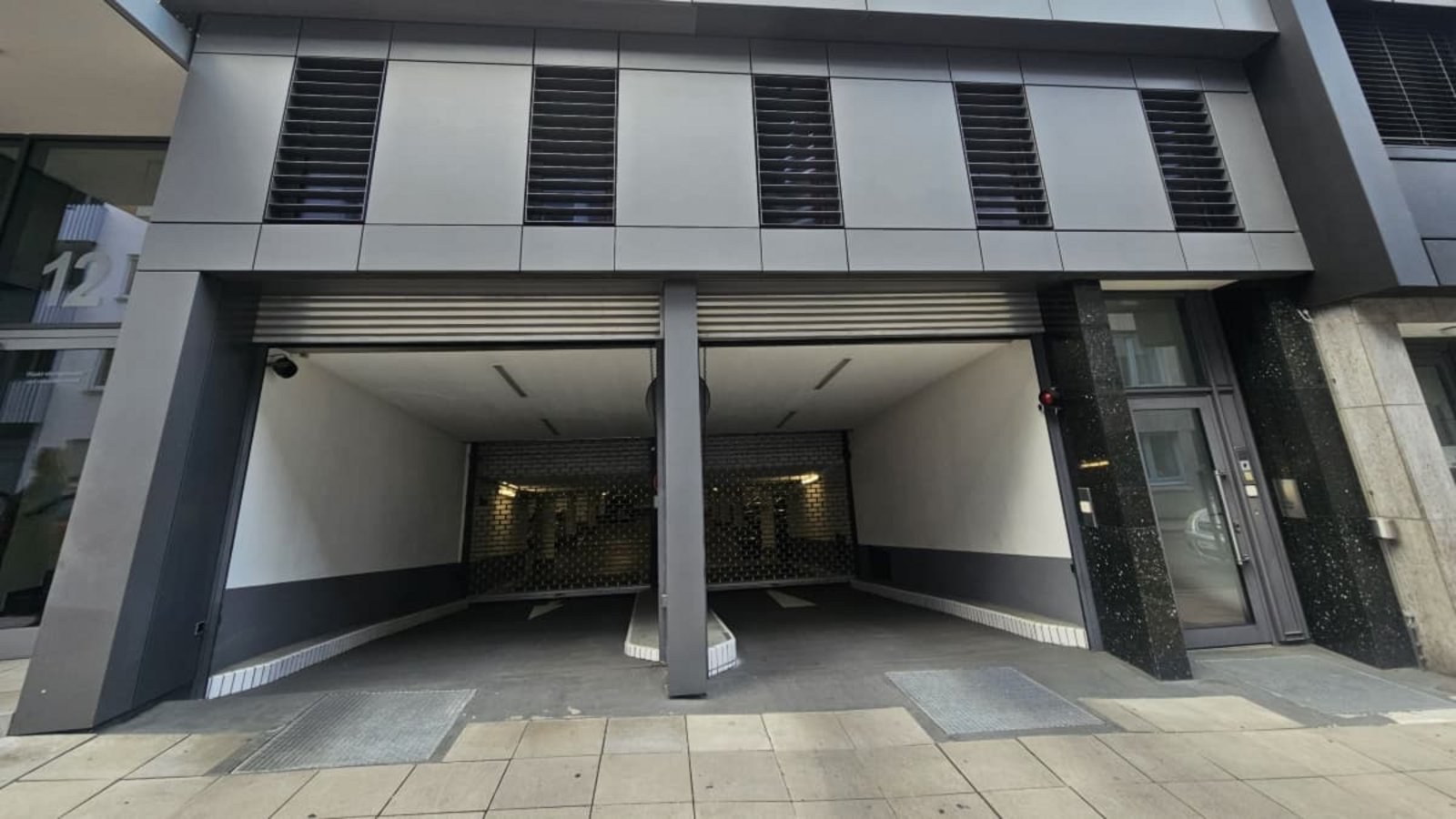 In dieser Tiefgarageneinfahrt in Stuttgart-Mitte wurde der Mann überrollt.Andreas Rosar/Fotoagentur Stuttgart In dieser Tiefgarageneinfahrt in Stuttgart-Mitte wurde der Mann überrollt.Andreas Rosar/Fotoagentur Stuttgart