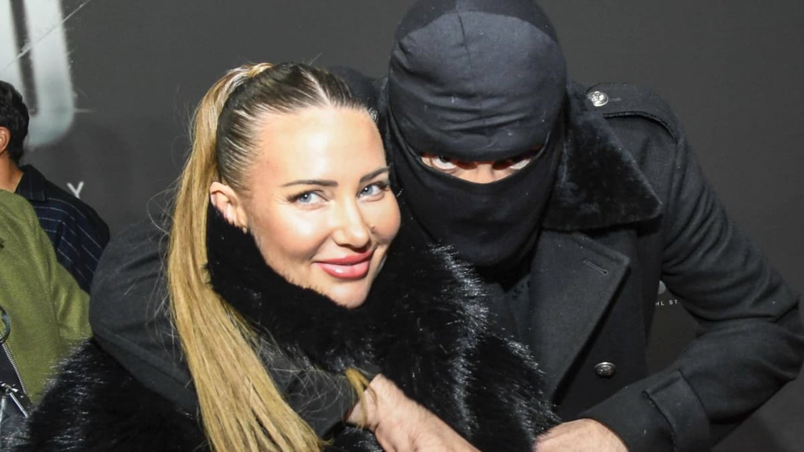 Der Rapper Haftbefehl und seine Frau Nina Anhan bei der Premiere der Netflix-Doku im Oktober 2025.IMAGO/BREUEL-BILD Der Rapper Haftbefehl und seine Frau Nina Anhan bei der Premiere der Netflix-Doku im Oktober 2025.IMAGO/BREUEL-BILD