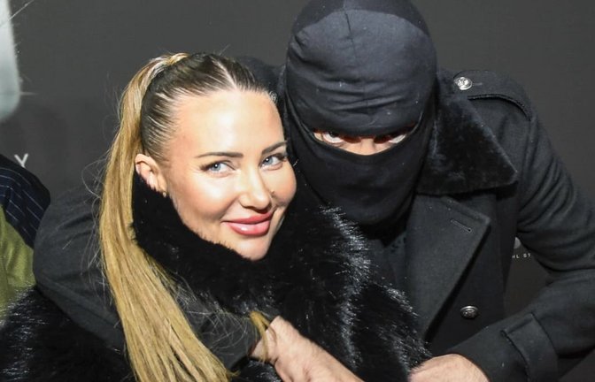 Der Rapper Haftbefehl und seine Frau Nina Anhan bei der Premiere der Netflix-Doku im Oktober 2025.<span class='image-autor'>IMAGO/BREUEL-BILD</span>