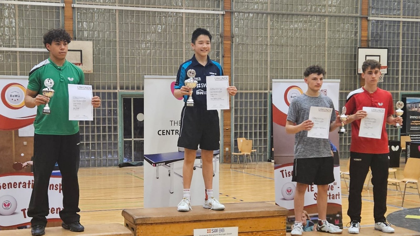 Tien Nghia Phong (Mitte) aus Bietigheim dominiert bei der Baden-Württembergischen Meisterschaft sämtliche Konkurrenzen.  Foto: privat