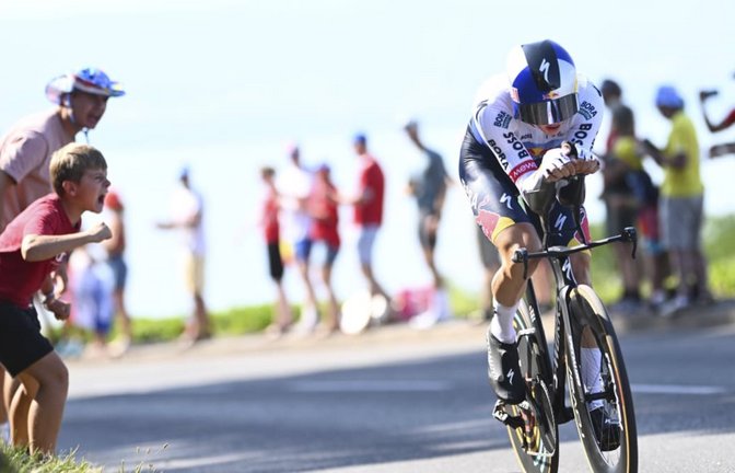 Hatte viele Fans an der Strecke am Genfersee: Florian Lipowitz beim Einzelzeitfahren am Dienstag.<span class='image-autor'>IMAGO/Gvg</span>