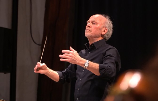 Peter Wallinger dirigiert.  <span class='image-autor'>Foto: p</span>