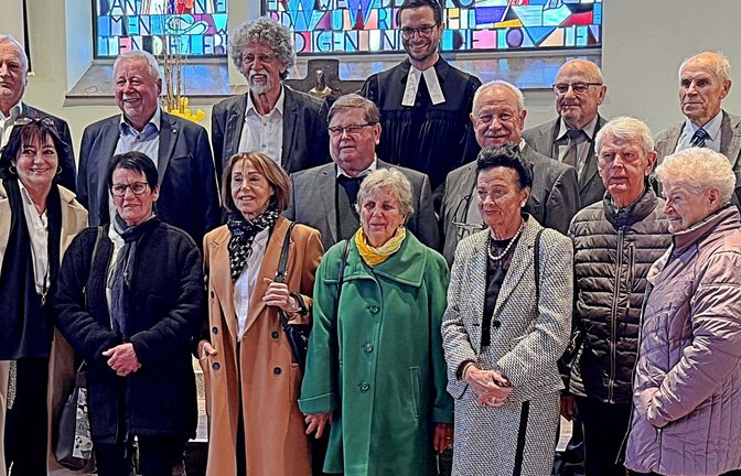 Die Kleinglattbacher Jubilare mit Pfarrer Philipp Kuttler. <span class='image-autor'>Foto: p</span>
