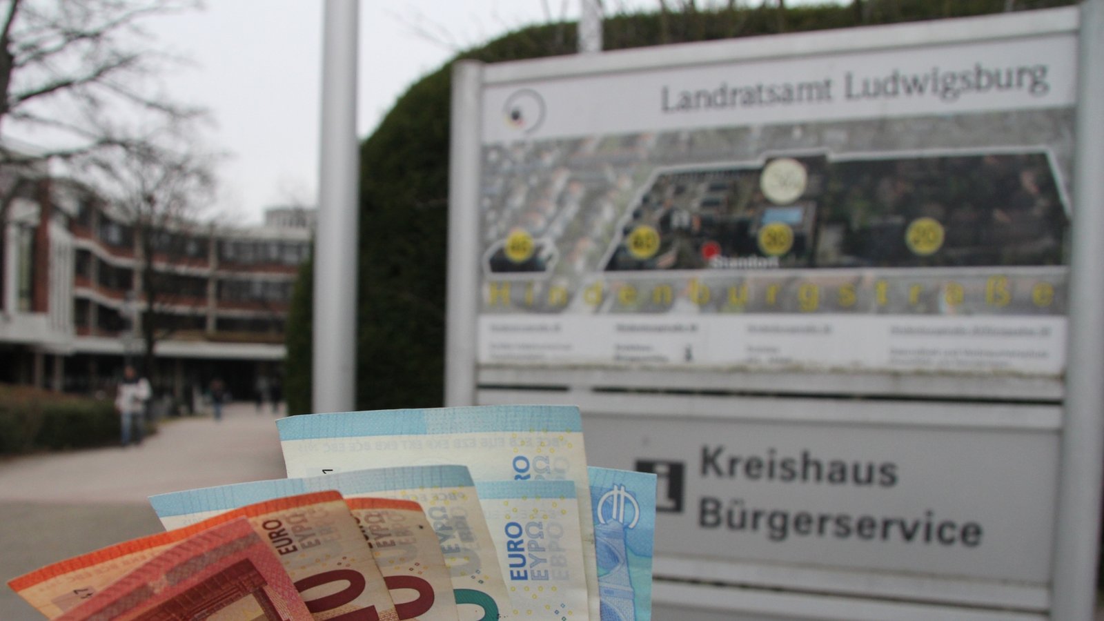 Der Landkreis Ludwigsburg will im Haushalt 2026 rund 56 Millionen Euro einsparen. Im Juli soll der Kreistag über das Sparpaket entscheiden. Foto: Banholzer Der Landkreis Ludwigsburg will im Haushalt 2026 rund 56 Millionen Euro einsparen. Im Juli soll der Kreistag über das Sparpaket entscheiden. Foto: Banholzer