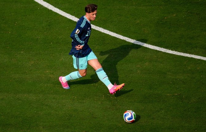 Steigt erst mit Verspätung in die Vorbereitung ein: Nationalspieler Angelo Stiller. (Archivbild)<span class='image-autor'>Tom Weller/dpa</span>