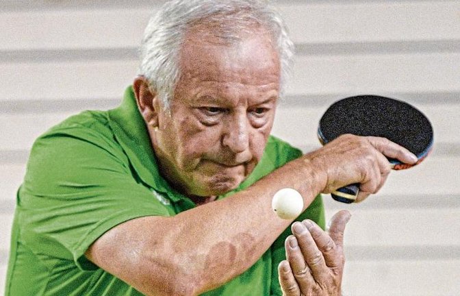Fritz Kasper ist der Mister Tischtennis beim TSV Hochdorf. Heute feiert er seinen 70. Geburtstag und denkt noch lange nicht ans Aufhören. Foto: Leitner