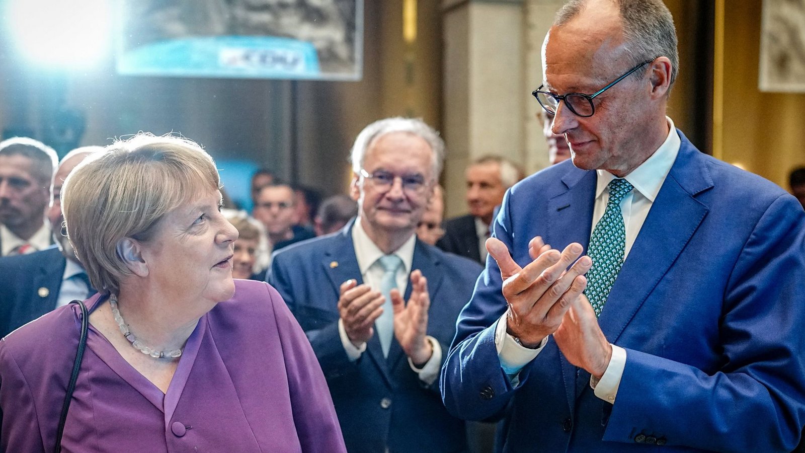 Angela Merkel verteidigt ihre Entscheidung zu Flüchtlingen von 2015. (Archivbild)Foto: dpa/Kay Nietfeld Angela Merkel verteidigt ihre Entscheidung zu Flüchtlingen von 2015. (Archivbild)Foto: dpa/Kay Nietfeld
