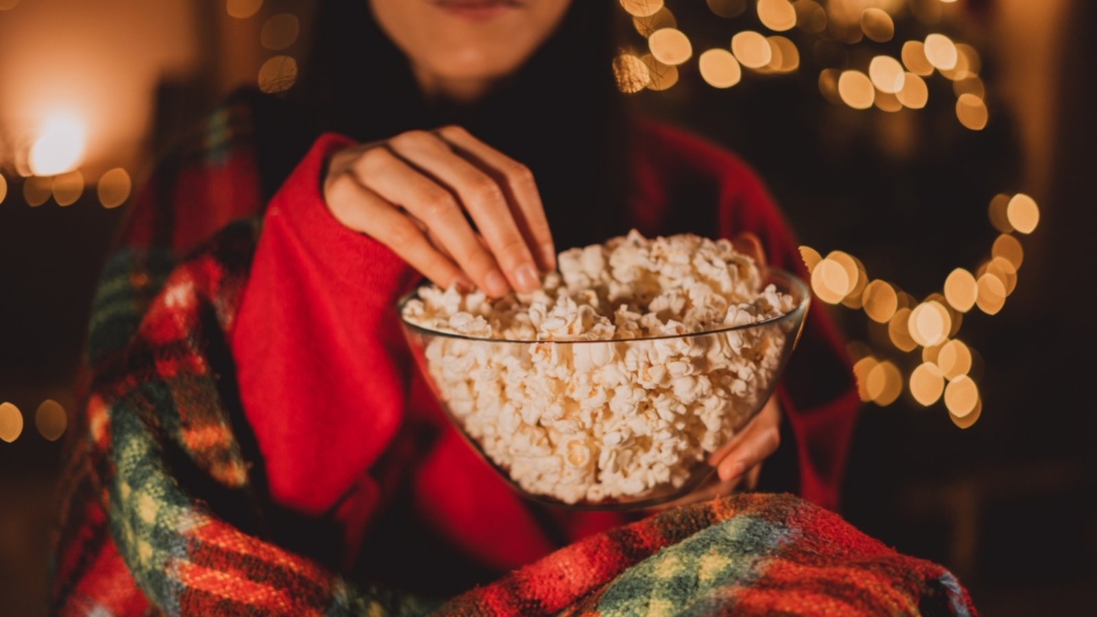 Welche Weihnachtsfilm-Klassiker gehören zu den Feiertagen auf jeden Fall dazu?Foto: Lysenko Andrii/ Shutterstock Welche Weihnachtsfilm-Klassiker gehören zu den Feiertagen auf jeden Fall dazu?Foto: Lysenko Andrii/ Shutterstock