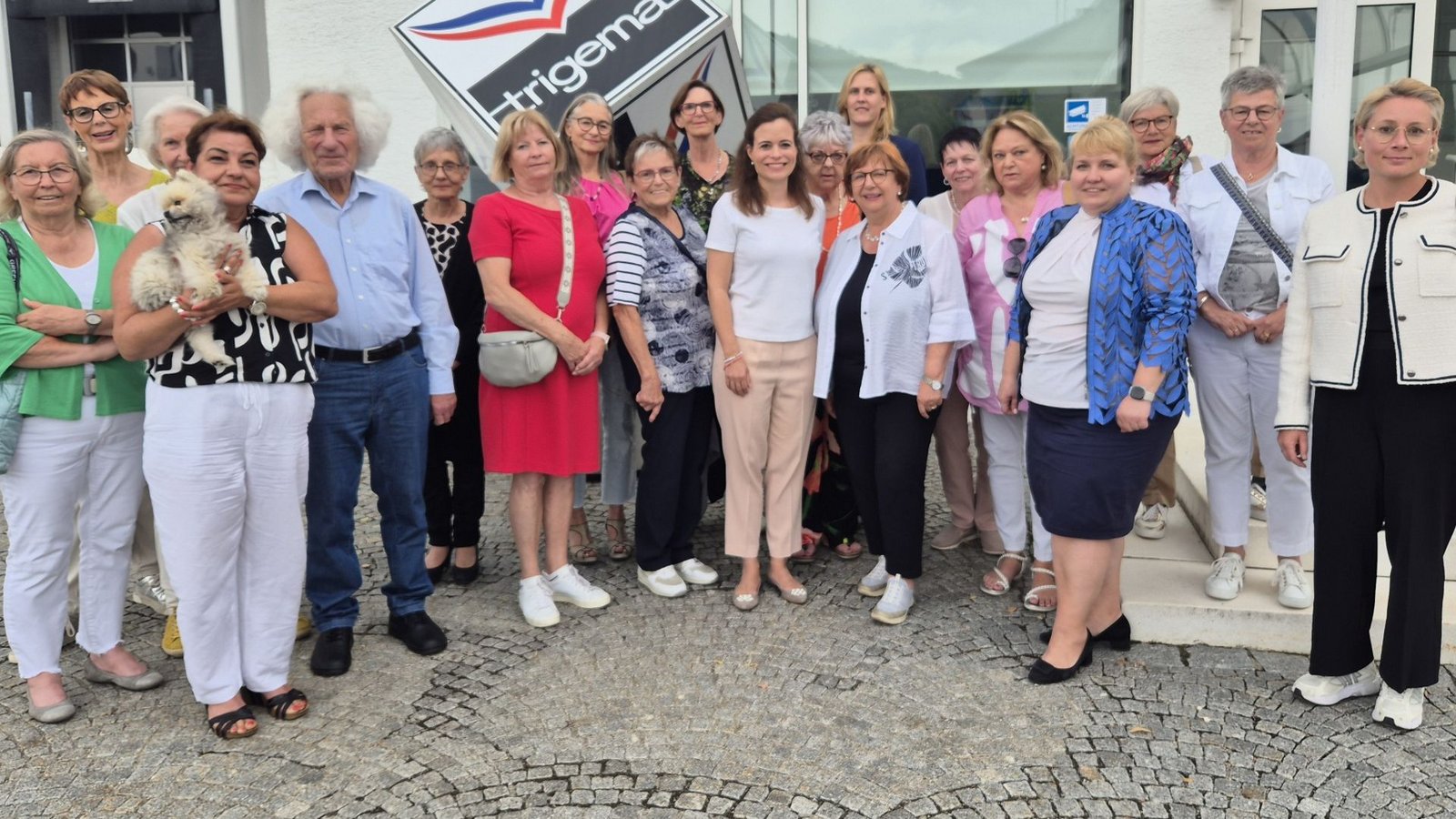 Bonita Grupp hat die Frauen-Union Zollernalb zu einem Wirtschaftsforum ins Trigema-Werk eingeladen. Der Termin fand trotz der Sorgen um Ex-Boss Wolfgang Grupp wie geplant statt.Foto: Anne Heller Bonita Grupp hat die Frauen-Union Zollernalb zu einem Wirtschaftsforum ins Trigema-Werk eingeladen. Der Termin fand trotz der Sorgen um Ex-Boss Wolfgang Grupp wie geplant statt.Foto: Anne Heller