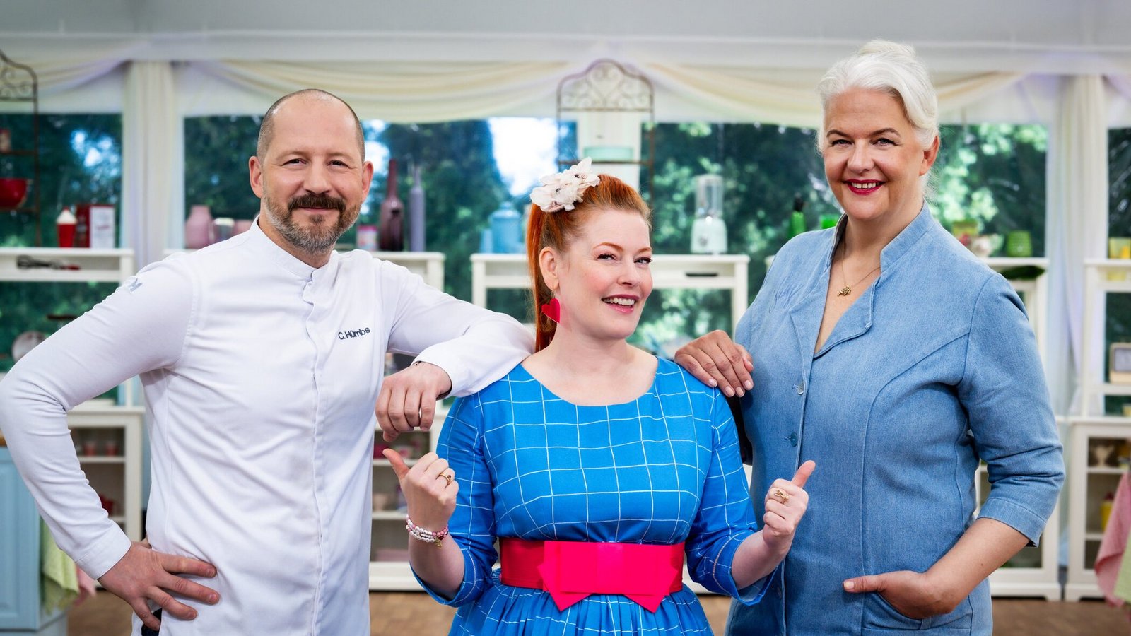 "Das große Backen"-Team v.l.n.r.: Christian Hümbs, Enie van de Meiklokjes und Bettina Schliephake-BurchardtFoto: Seven.One/Claudius Pflug "Das große Backen"-Team v.l.n.r.: Christian Hümbs, Enie van de Meiklokjes und Bettina Schliephake-BurchardtFoto: Seven.One/Claudius Pflug