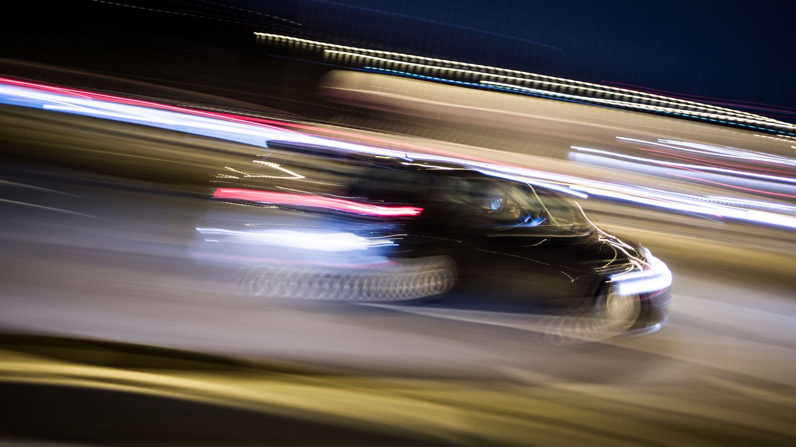 Einer Zivilstreife der Polizei ist der Raser wohl schon vorher aufgefallen. (Symbolbild)Foto: dpa/Frank Rumpenhorst