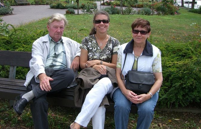 Martina Schäfer mit ihren Eltern bei einer Reise an die Mosel<span class='image-autor'>Foto: Privat/Sandra Markert</span>
