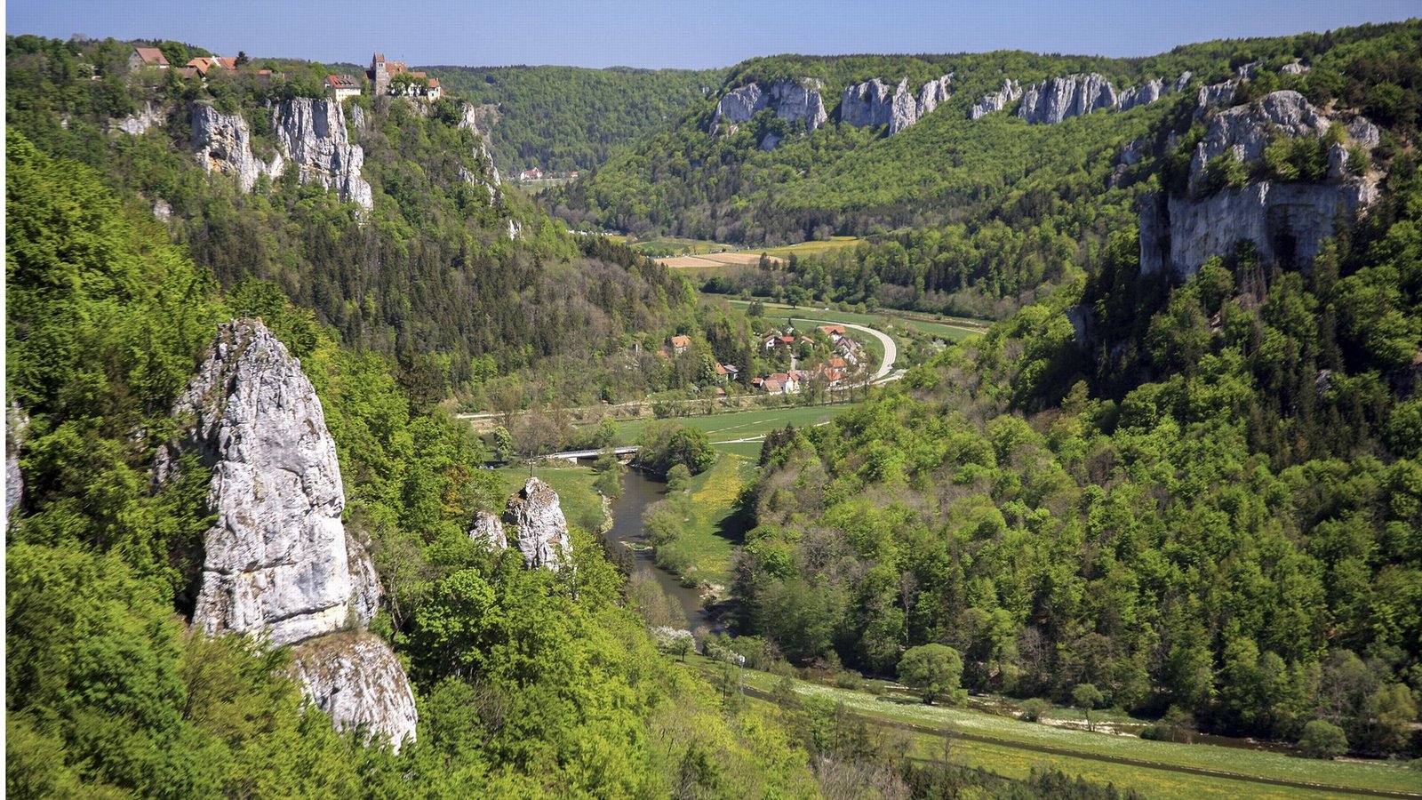 Der Ausblick vom Eichfelsen ins Obere Donautal ist einzigartig.Foto: Tourismusverband/Thomas Bichler