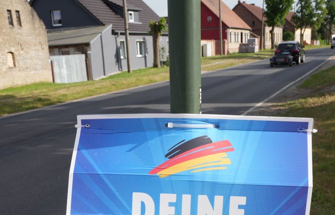 Dorfbewohner im ländlichen Raum stimmen anders ab als Menschen, die im Speckgürtel der Großstädte leben.<span class='image-autor'>Foto: IMAGO/serienlicht</span>