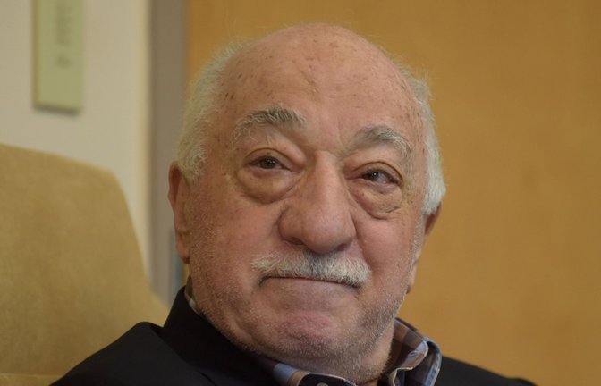 Fethullah Gülen ist in der Nacht zu Montag in einem Krankenhaus gestorben. (Archivbild)<span class='image-autor'>Foto: dpa/Matt Smith</span>