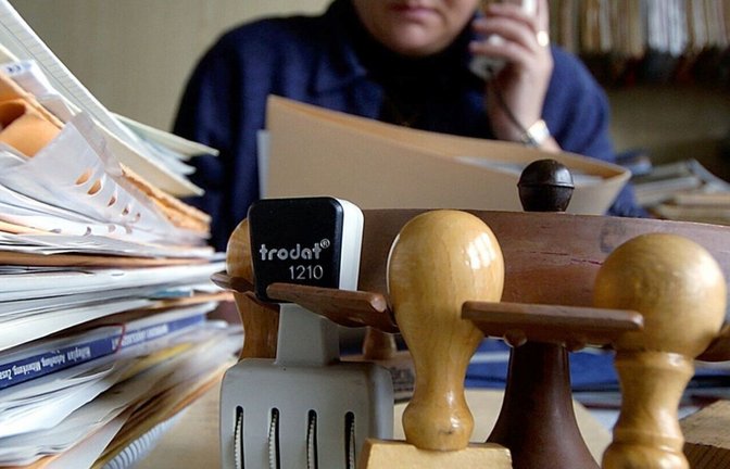 Das landläufig verbreitete Bild einer Beamtenstube entspricht oftmals nicht mehr der Realität.<span class='image-autor'>Foto: picture alliance / dpa</span>
