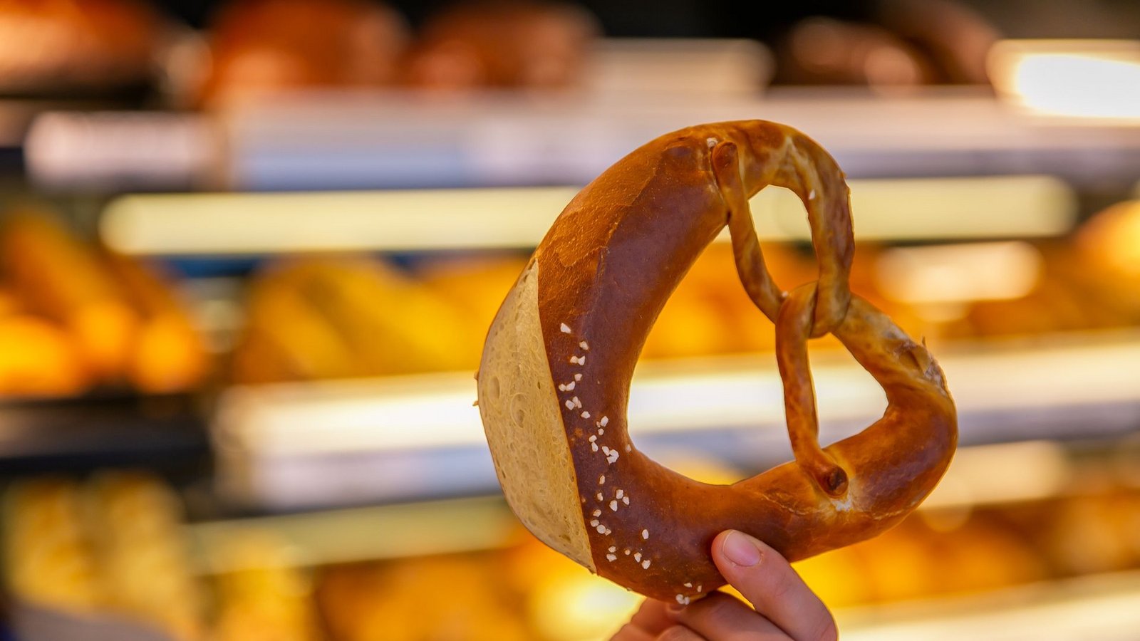 Darf für die schwäbische Brezel bei Kindern geworben werden?(Symbolbild)Foto: Roberto Bulgrin