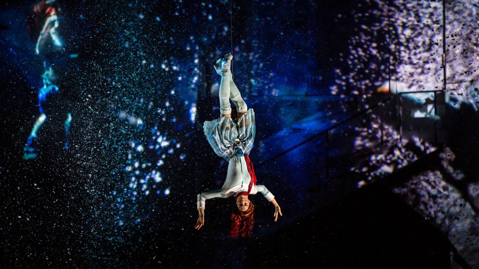 Akrobatik in der Luft und auf dem Eis. Die Cirque-du-Soleil-Show „Crystal“<span class='image-autor'>Foto: Matt Beard</span>