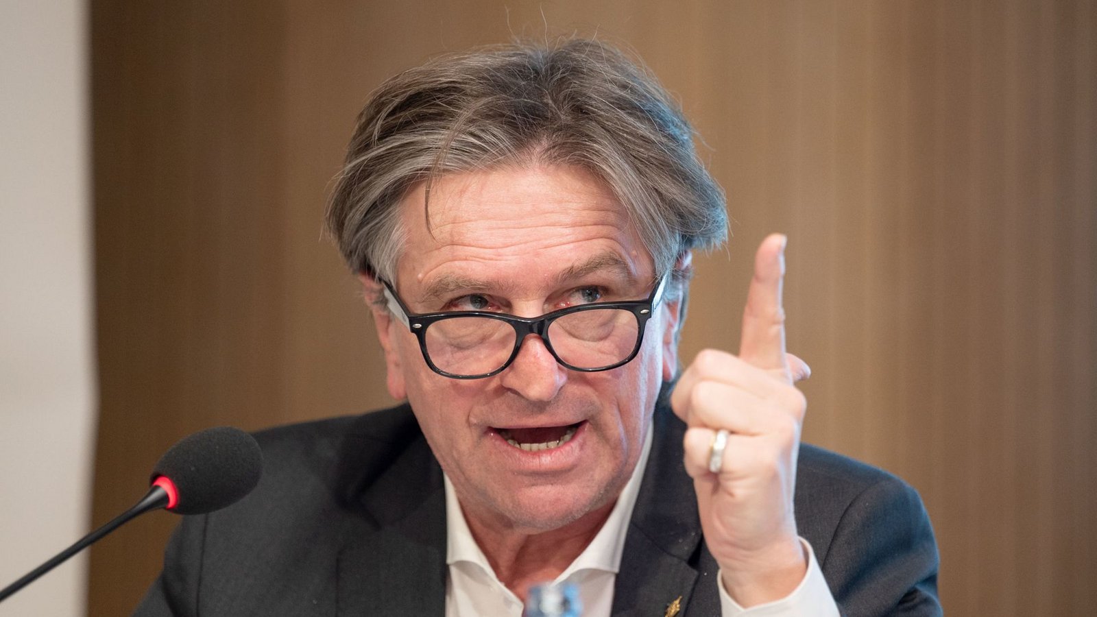 Leitet 2023 die Gesundheitsministerkonferenz: Manfred LuchaFoto: dpa/Marijan Murat Leitet 2023 die Gesundheitsministerkonferenz: Manfred LuchaFoto: dpa/Marijan Murat