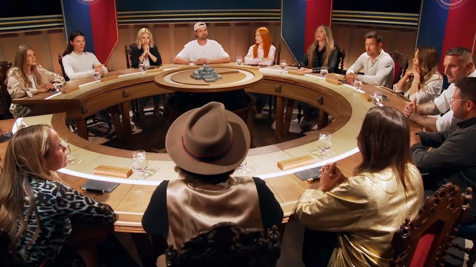 Die Kandidaten am „runden Tisch“.Foto: RTL