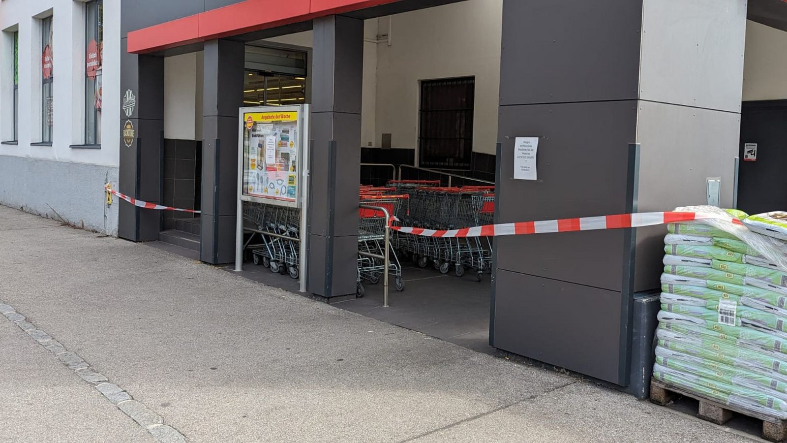 Weil der Strom ausfiel, musste der in der Nähe gelegene Supermarkt schließen. (Symbolfoto)Foto: dpa/Unbekannt Weil der Strom ausfiel, musste der in der Nähe gelegene Supermarkt schließen. (Symbolfoto)Foto: dpa/Unbekannt