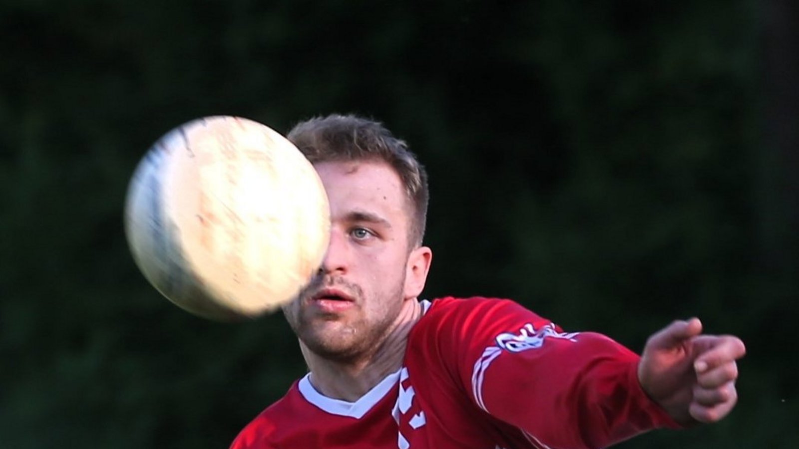 Auftakt nach Maß: Tobias Maurer gewinnt mit dem TV Vaihingen glatt in fünf Sätzen gegen den TV Schweinfurt-Oberndorf. Foto: Küppers