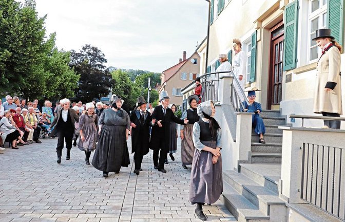 Gespannt verfolgte das Publikum die szenische Darstellung aus den Anfängen der Brüdergemeinde.  Fotos: Gergen