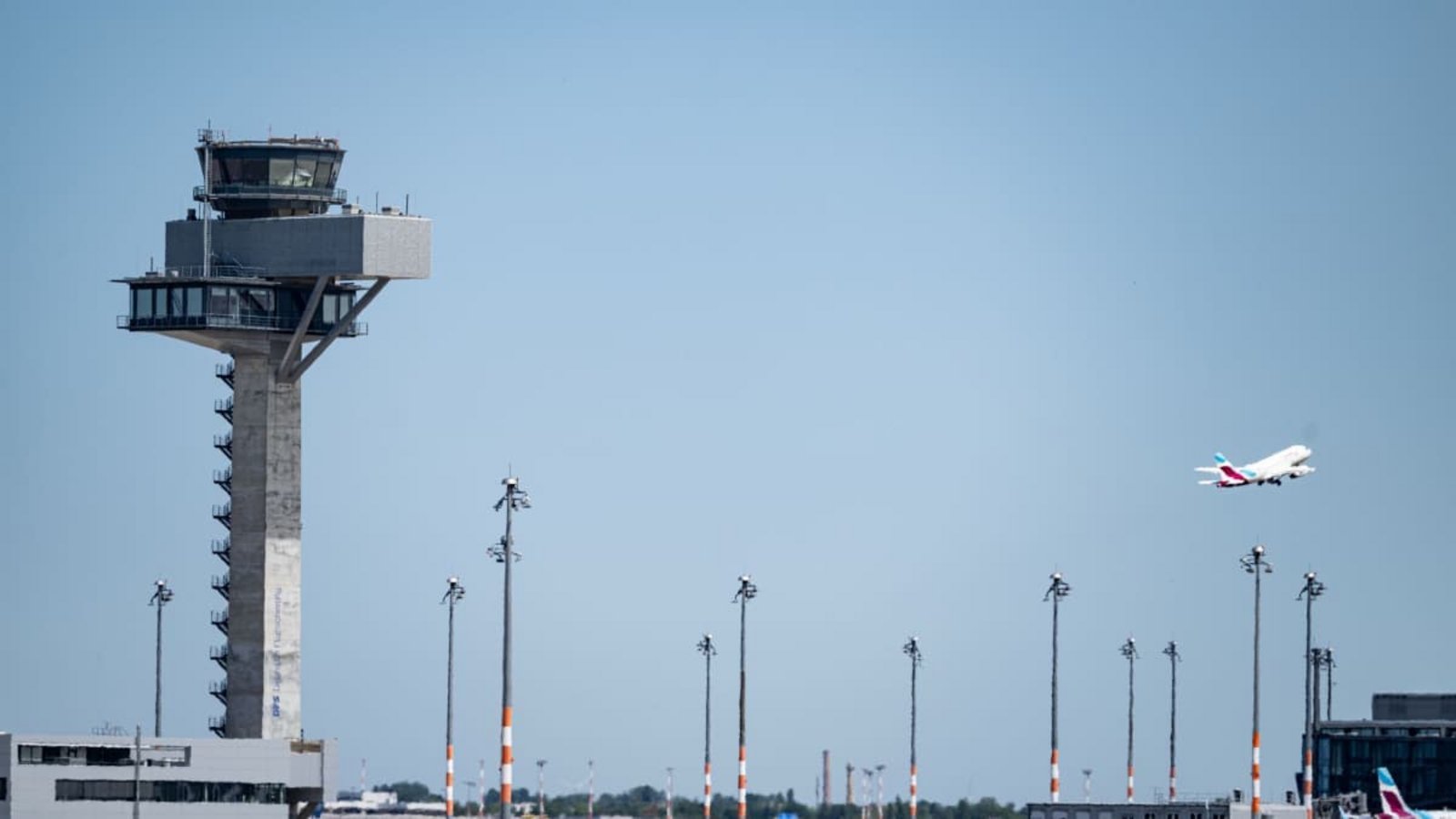 An keinem anderen deutschen Flughafen sind im ersten Halbjahr so viele Drohnen gesichtet worden wie am Hauptstadtflughafen BER.Fabian Sommer/dpa An keinem anderen deutschen Flughafen sind im ersten Halbjahr so viele Drohnen gesichtet worden wie am Hauptstadtflughafen BER.Fabian Sommer/dpa
