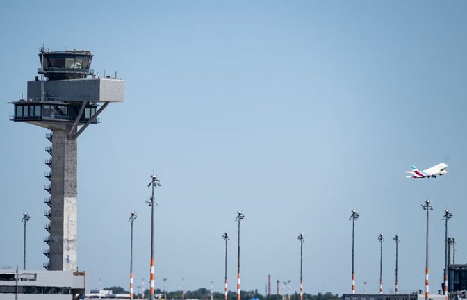 An keinem anderen deutschen Flughafen sind im ersten Halbjahr so viele Drohnen gesichtet worden wie am Hauptstadtflughafen BER.<span class='image-autor'>Fabian Sommer/dpa</span>