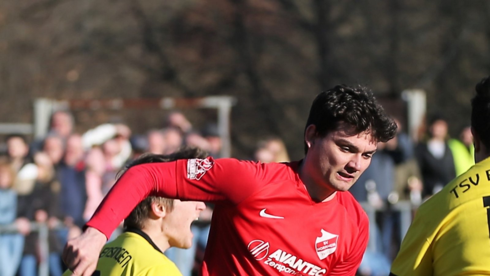 Wie viel Durchsetzungskraft hat Pascal Kohler (Mitte) heute Abend? Foto: Küppers Wie viel Durchsetzungskraft hat Pascal Kohler (Mitte) heute Abend? Foto: Küppers