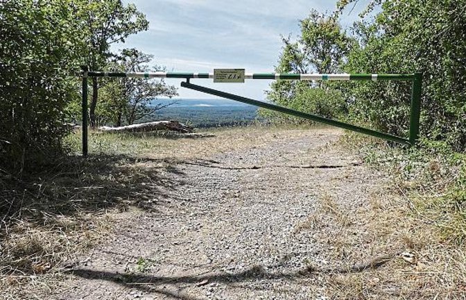 Die im Juli aufgestellte Schranke wurde abmontiert und gestohlen.  Foto: RPK