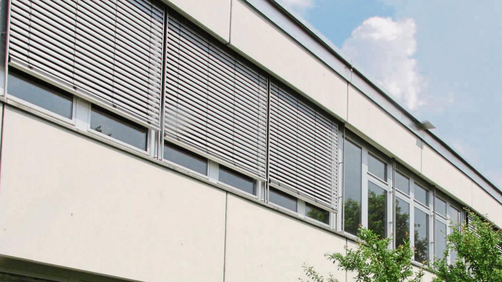 Die Aluminiumfenster des Neubaus der Gemeinschaftsschule entsprechen nicht mehr den aktuellen Energiestandards.  Foto: Thaler