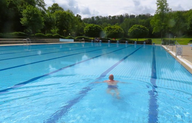 Die Vaihinger Freibadsaison ist eröffnet. 25,5 Grad im Schwimmerbecken. Das lässt sich aushalten.  <span class='image-autor'>Foto: Arning</span>